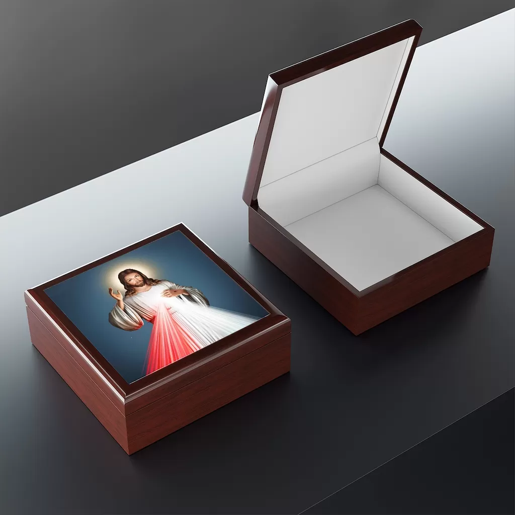 Divine Mercy #ReliquaryBox #JewelryBox Reliquaries Rosary.Team