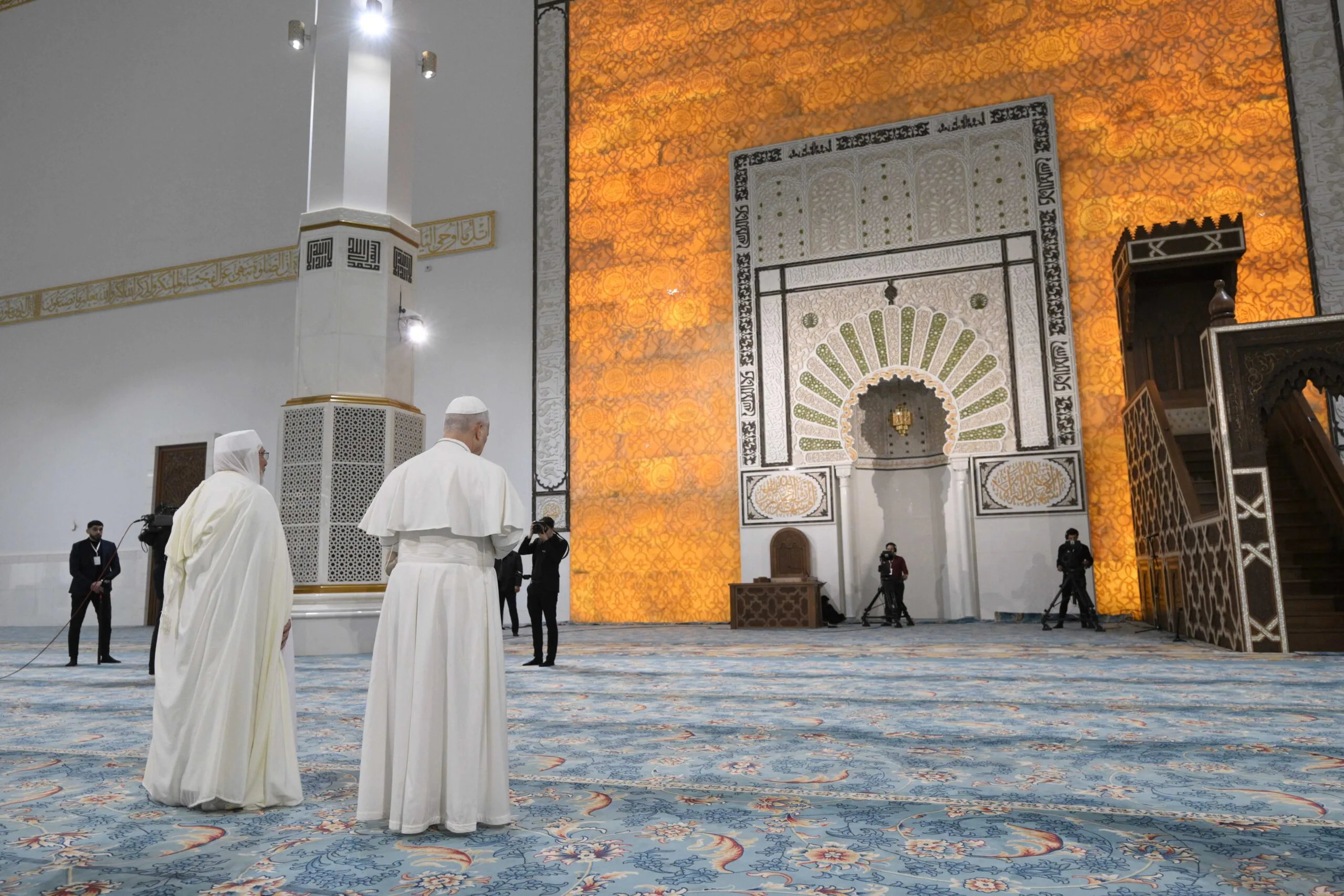 EWTN News explains: Why does the pope visit mosques on papal trips?