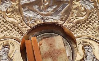Melkite priest finds consecrated host intact after 47 days in damaged church