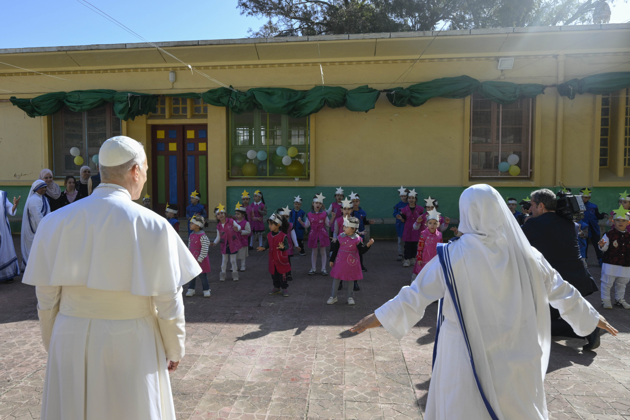 PHOTOS: Pope Leo XIV continues papal trip in Algeria, Cameroon