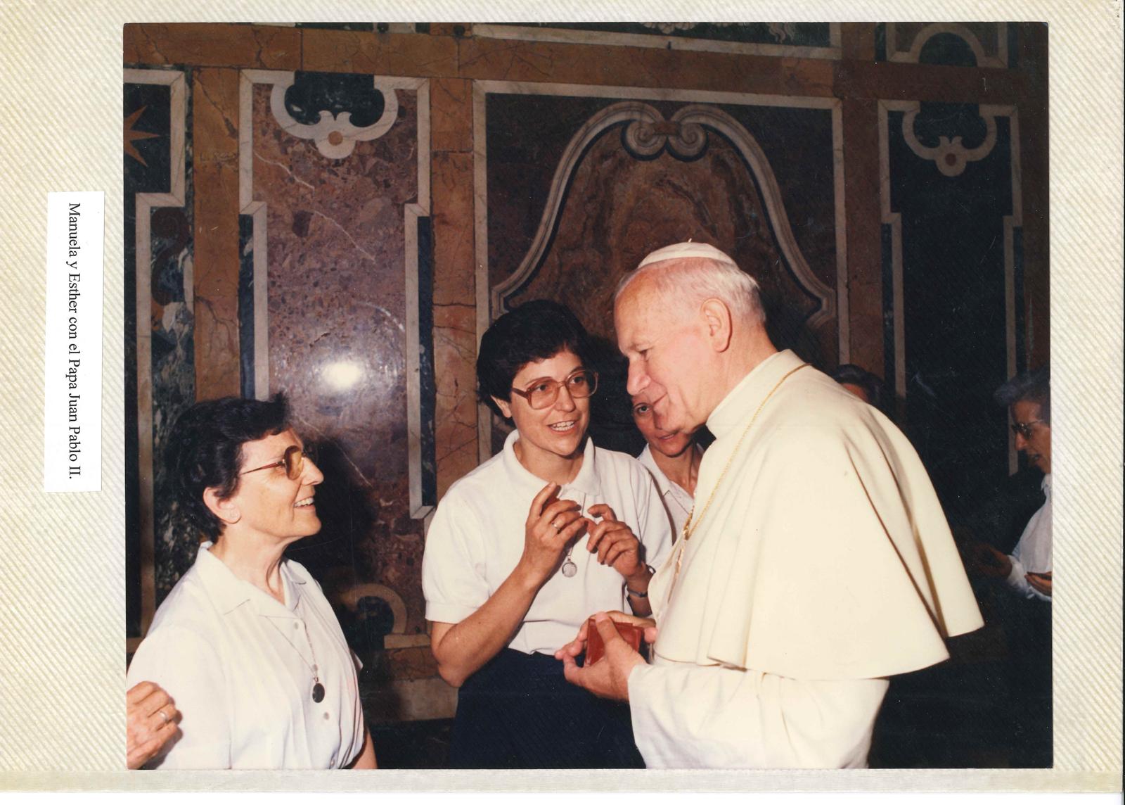 Esther, (center) and other Augustinian sisters with St. John Paul II. | Credit: Augustinian Missionary Sisters Archive