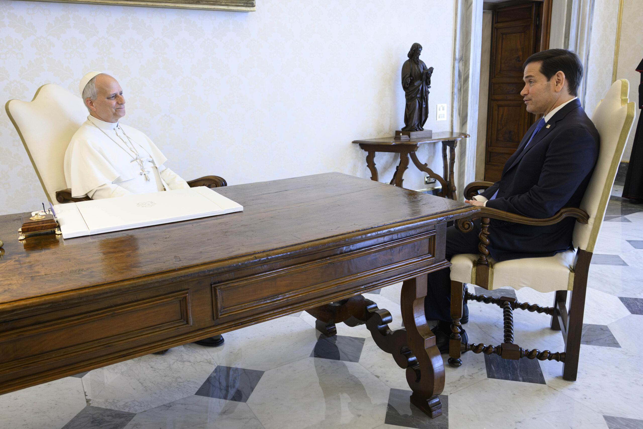 Pope Leo meets U.S. Secretary of State Rubio amid tensions with President Trump