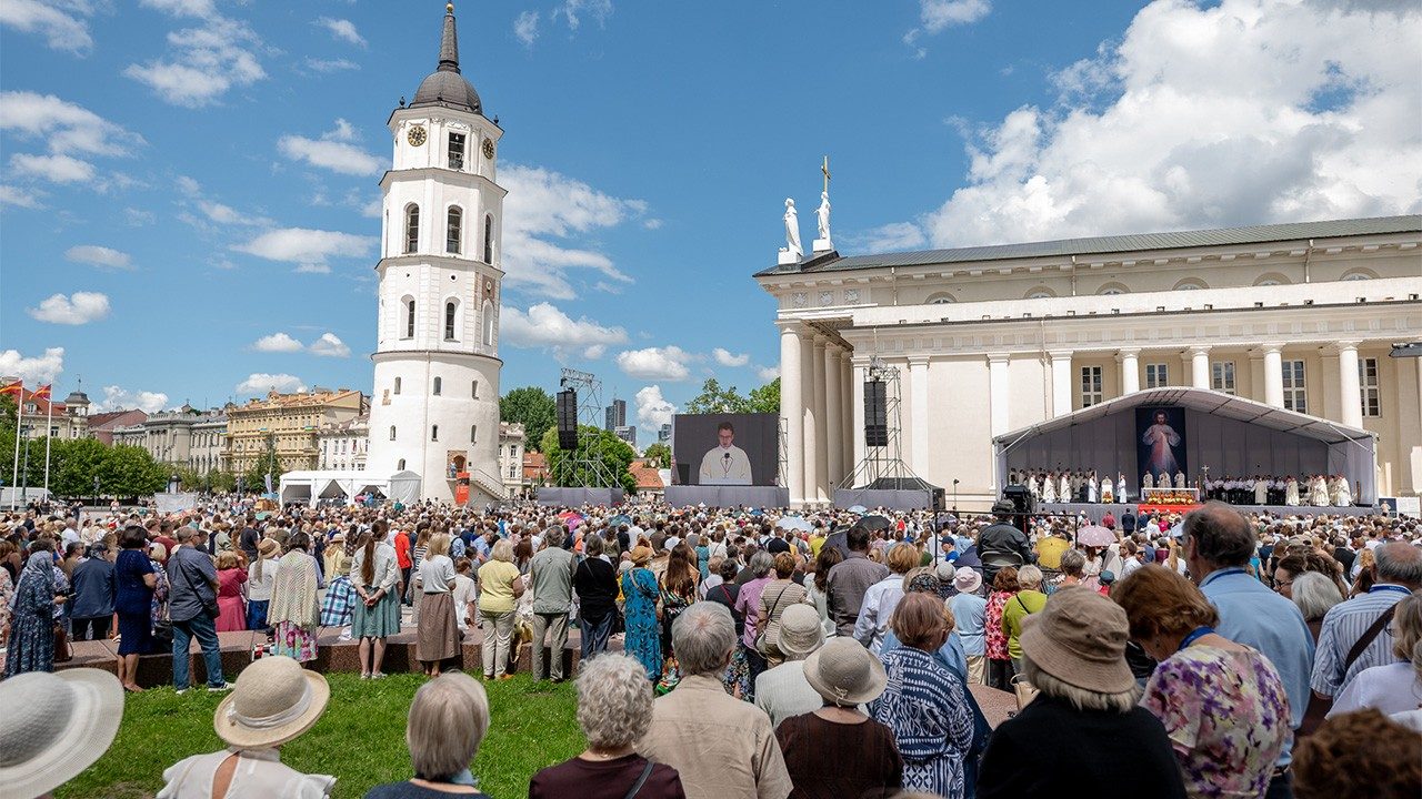 The opening Mass of the sixth World Apostolic Congress on Mercy takes place in Vilnius Cathedral Square in Vilnius, Lithuania, on June 7, 2026. | Credit: Evgenia Levin