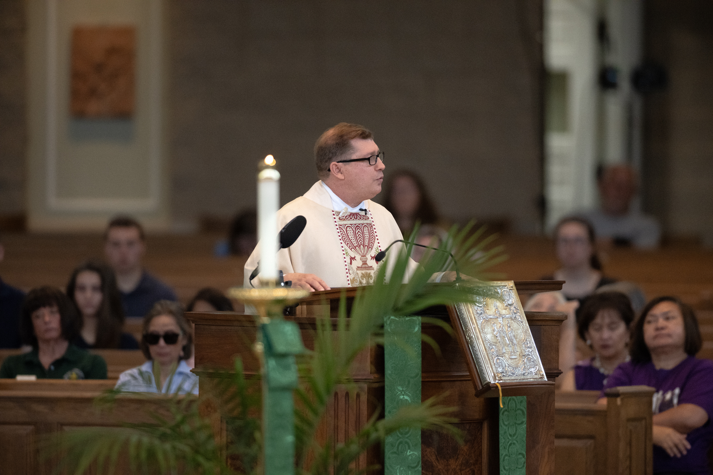Father Eric Ayers delivers the homily at Mass after a Eucharistic procession in Williamsburg, Virginia, June 5, 2026. The event was part of the National Eucharistic Pilgrimage traveling up the Eastern Seaboard. | Credit: Jeff Bruno / EWTN News