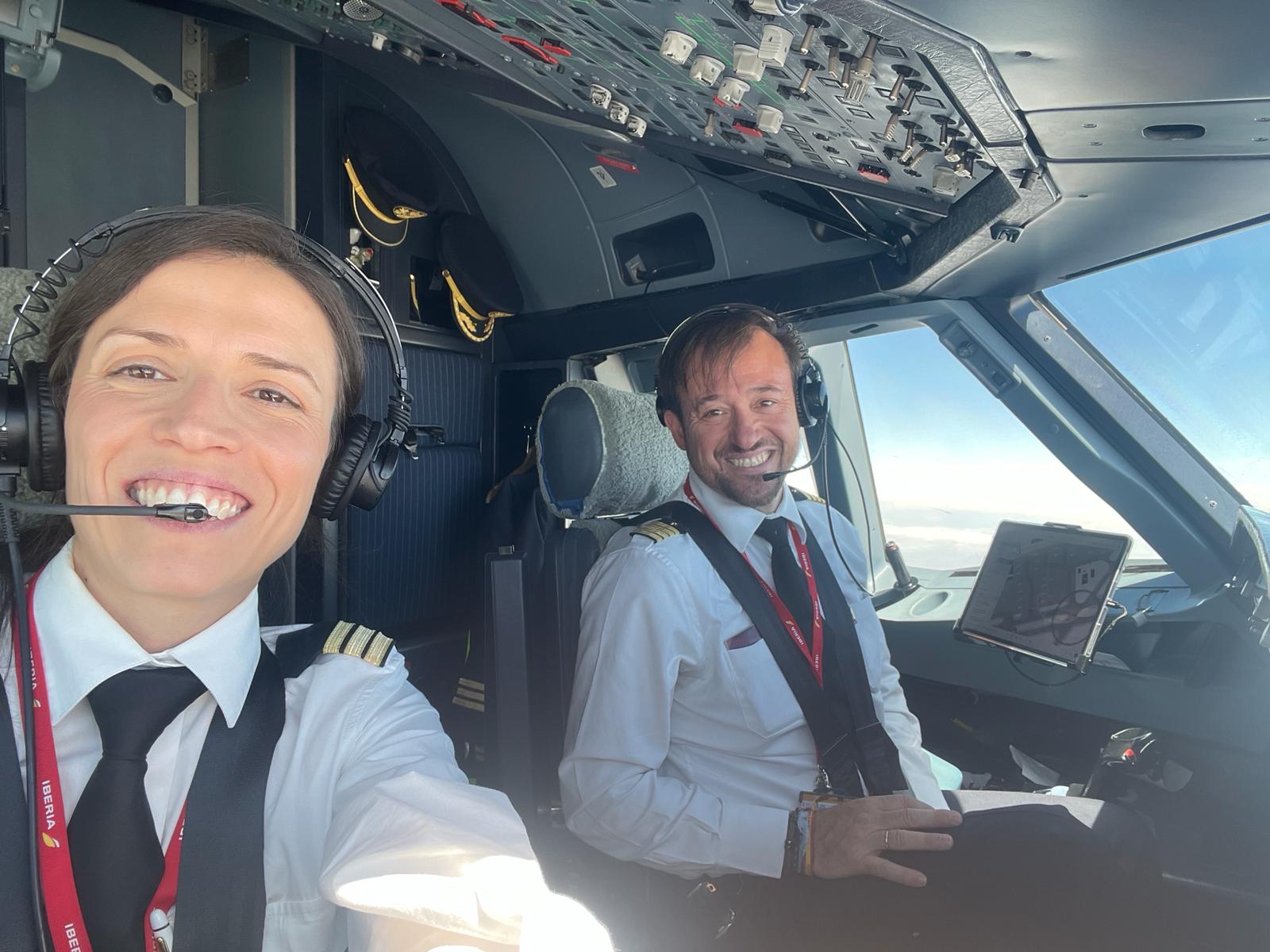 Hernández with pilot Pablo Martínez in the cockpit of the Iberia plane that flew the pope to Barcelona. | Credit: Iberia