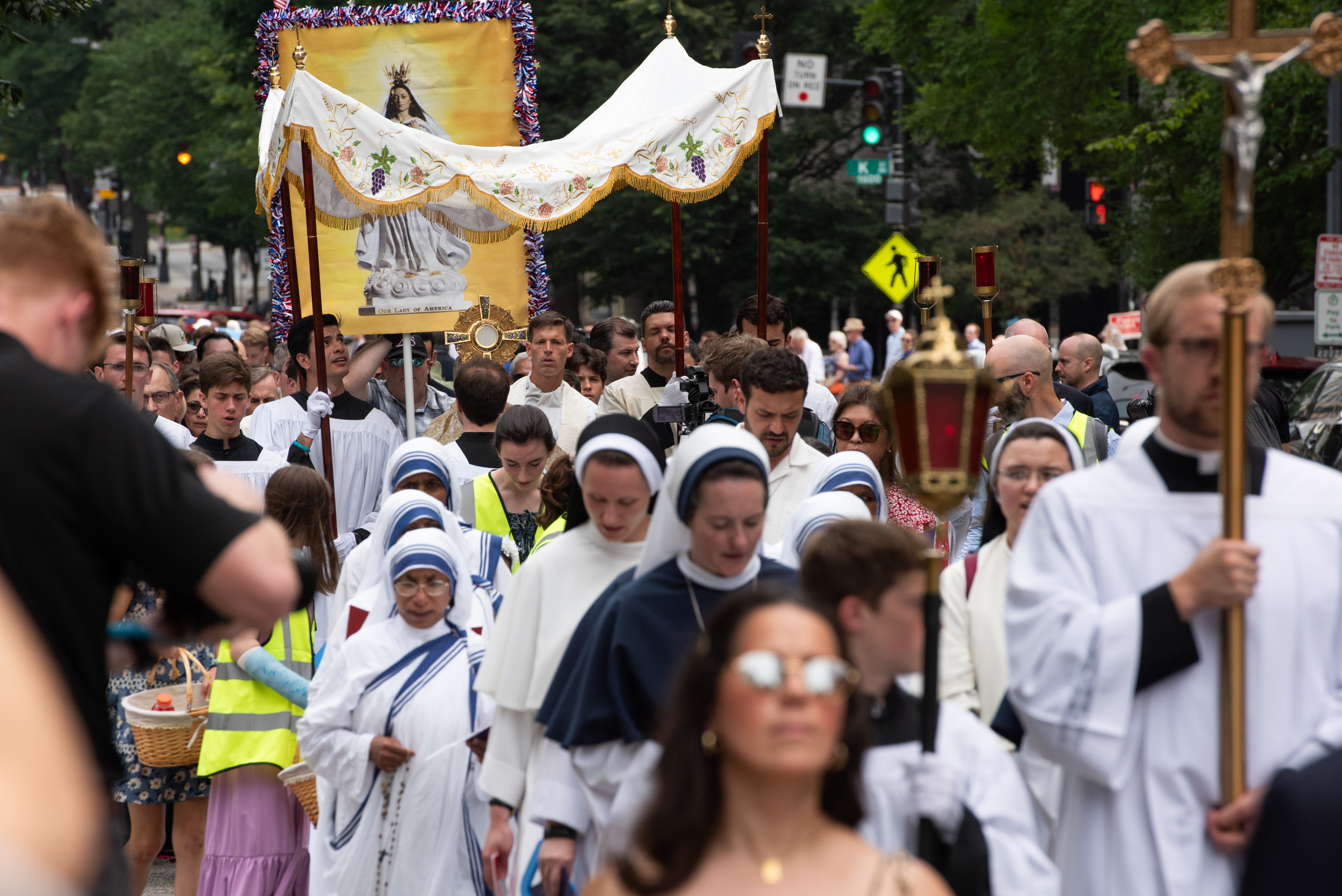 Pilgrims follow the Blessed Sacrament during a Eucharistic procession in Washington, D.C., June 6, 2026. Approximately 1,000 pilgrims processed through downtown Washington carrying the Blessed Sacrament. | Credit: Jeff Bruno / EWTN News