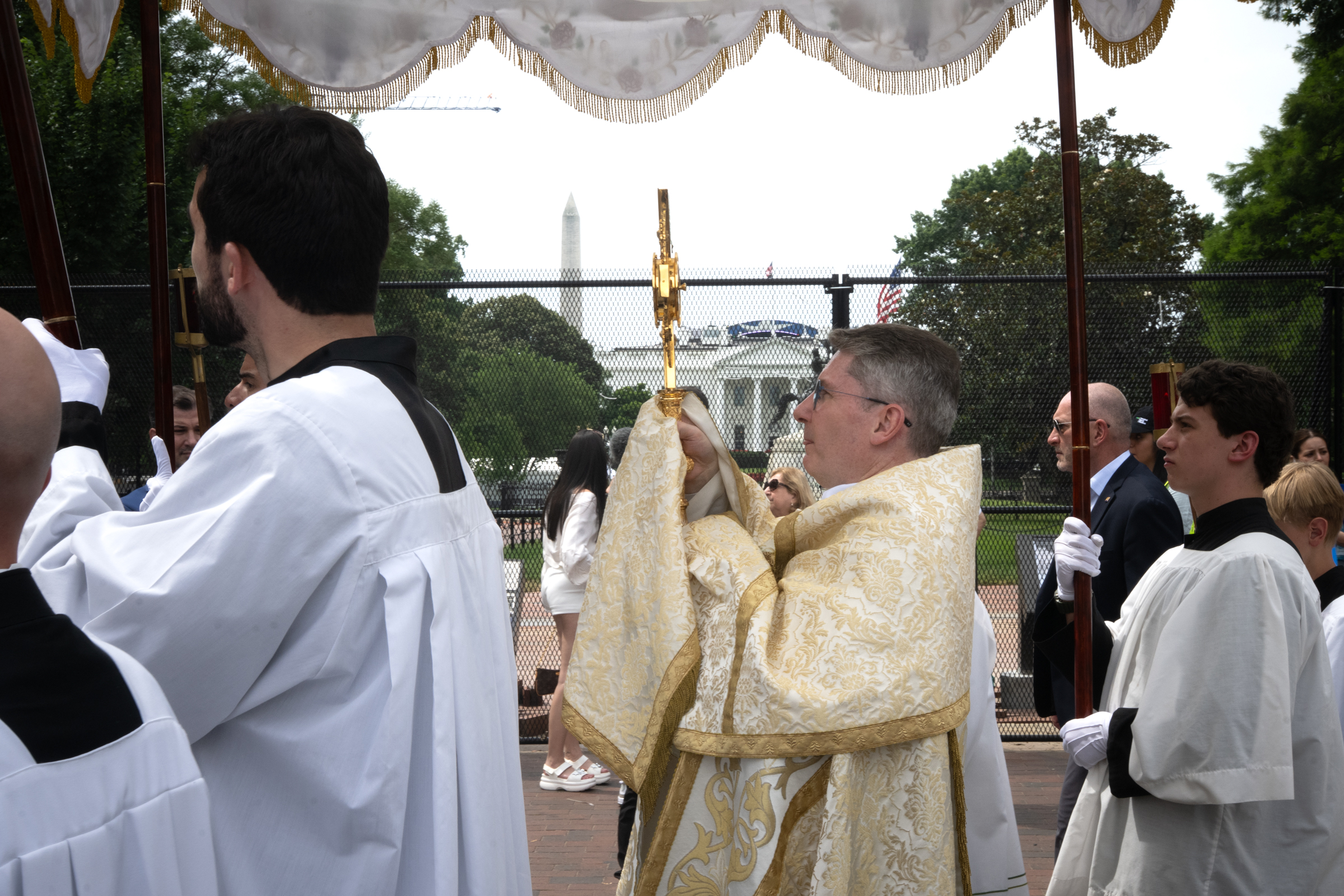 The Blessed Sacrament is elevated in a monstrance during a Eucharistic procession in Washington, D.C., just outside of the White House, June 6, 2026. Approximately 1,000 pilgrims processed through downtown Washington carrying the Blessed Sacrament. | Credit: Jeff Bruno / EWTN News