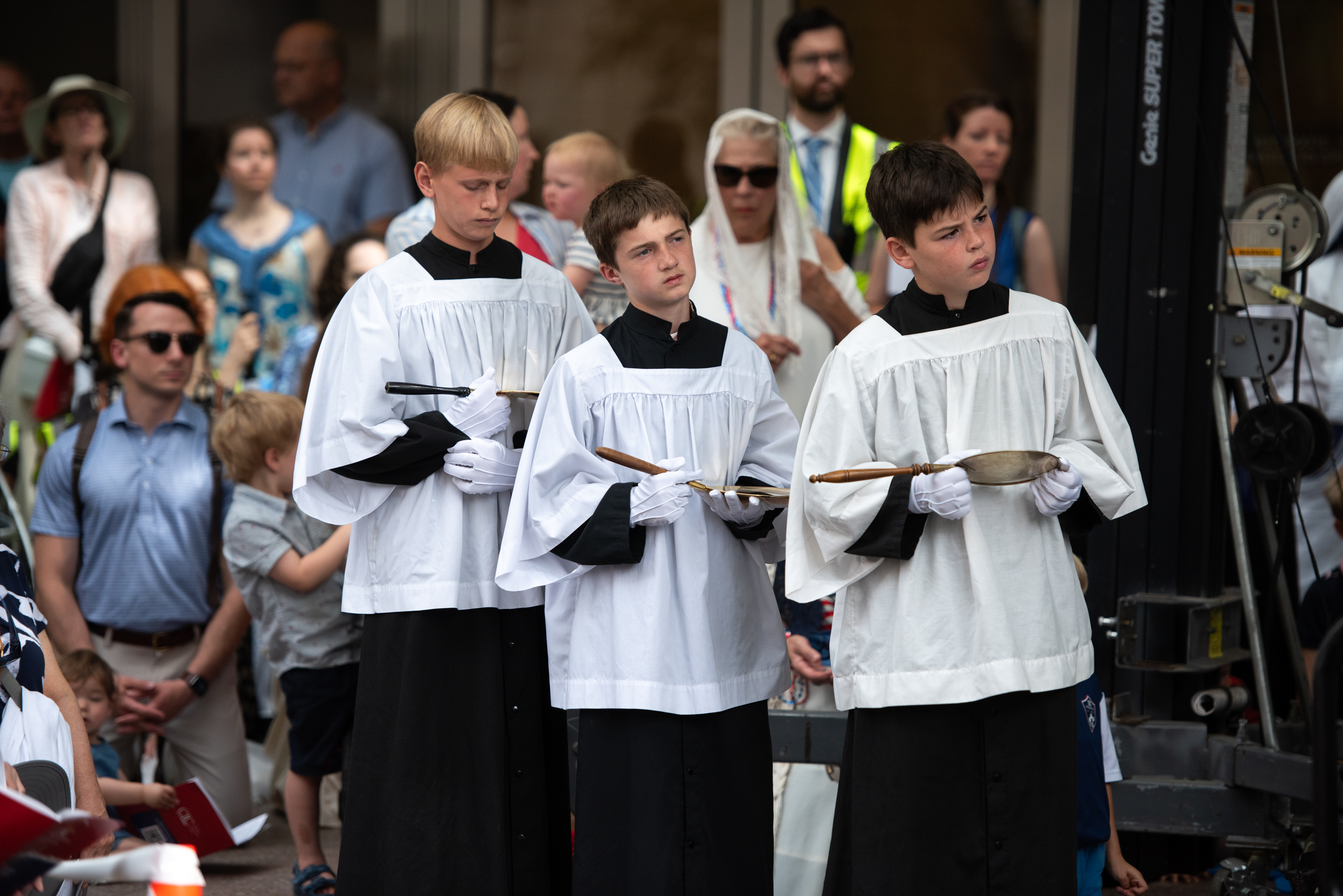 Acolytes stand by during a Eucharistic procession in Washington, D.C., June 6, 2026. Approximately 1,000 pilgrims processed through downtown Washington carrying the Blessed Sacrament. | Credit: Jeff Bruno/EWTN News