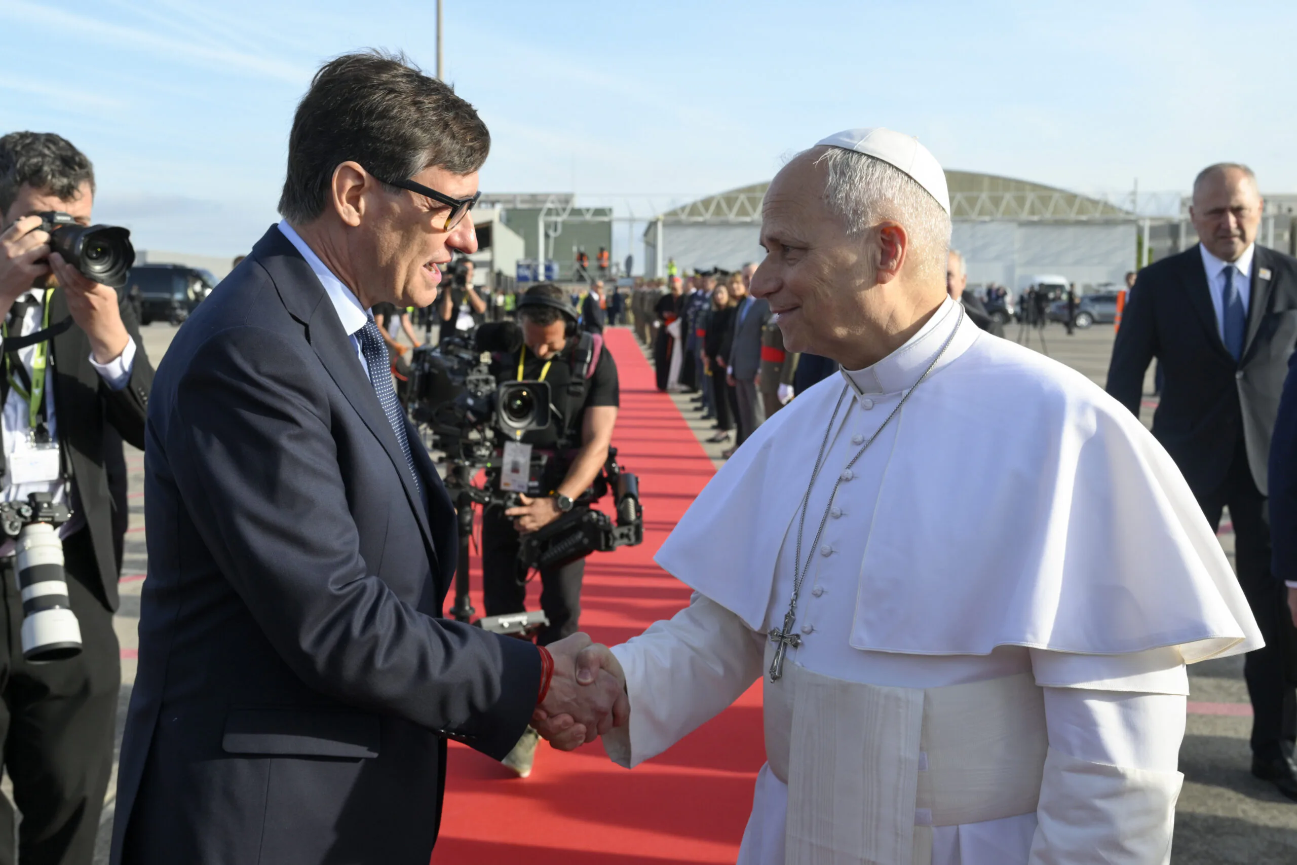 PHOTOS: Pope Leo XIV finishes trip to Spain with Mass, meetings in Canary Islands