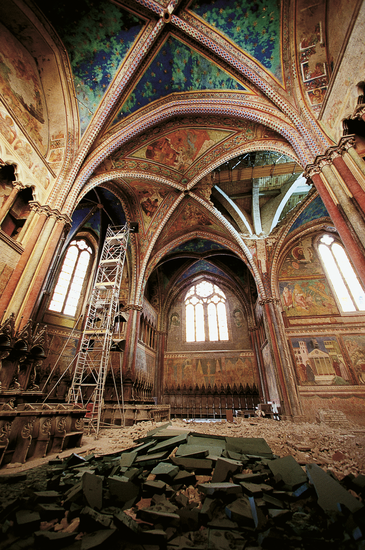 The damage done inside the Basilica of St. Francis after the 1997 earthquake. | Credit: Ghigo Roli