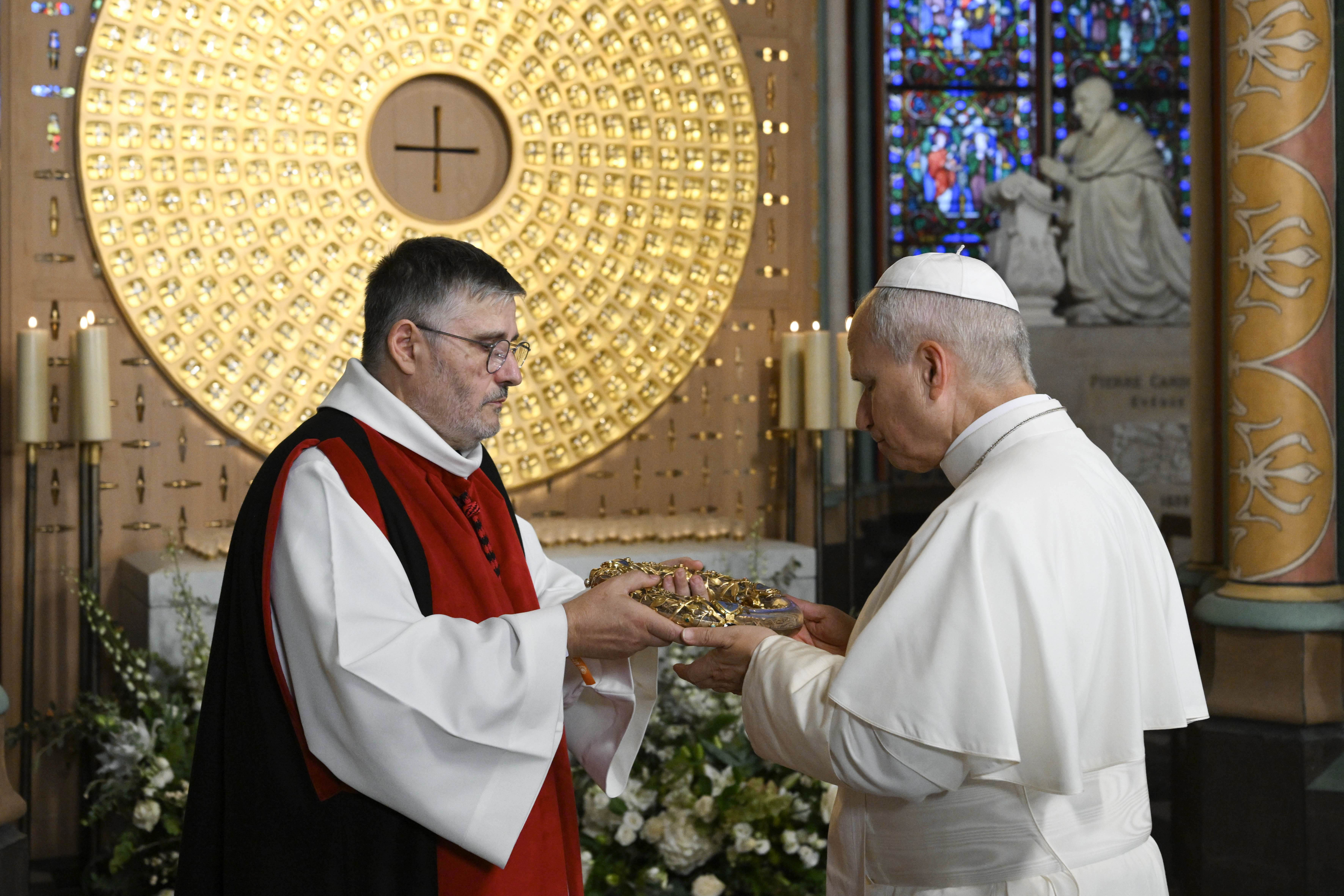 Upon entering the Notre-Dame Cathedral in Paris, the pope visits a chapel to pray before the Blessed Sacrament on Sept. 25, 2026, and then venerated a relic of the Crown of Thorns. | Credit: Vatican Media