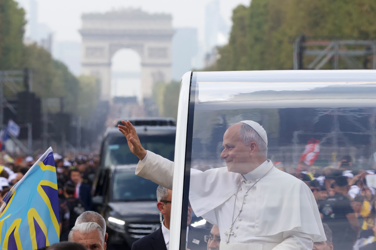Pope Leo XIV waves to the crowds gathered along the Avenue des Champs-Élysées as he rides in the popemobile on the way to Mass at Paris’ Place de la Concorde on Sept. 26, 2026. | Credit: Daniel Ibáñez/EWTN News