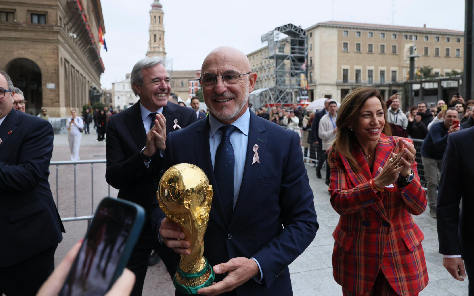 Spain’s soccer coach presents World Cup to Virgin of the Pillar